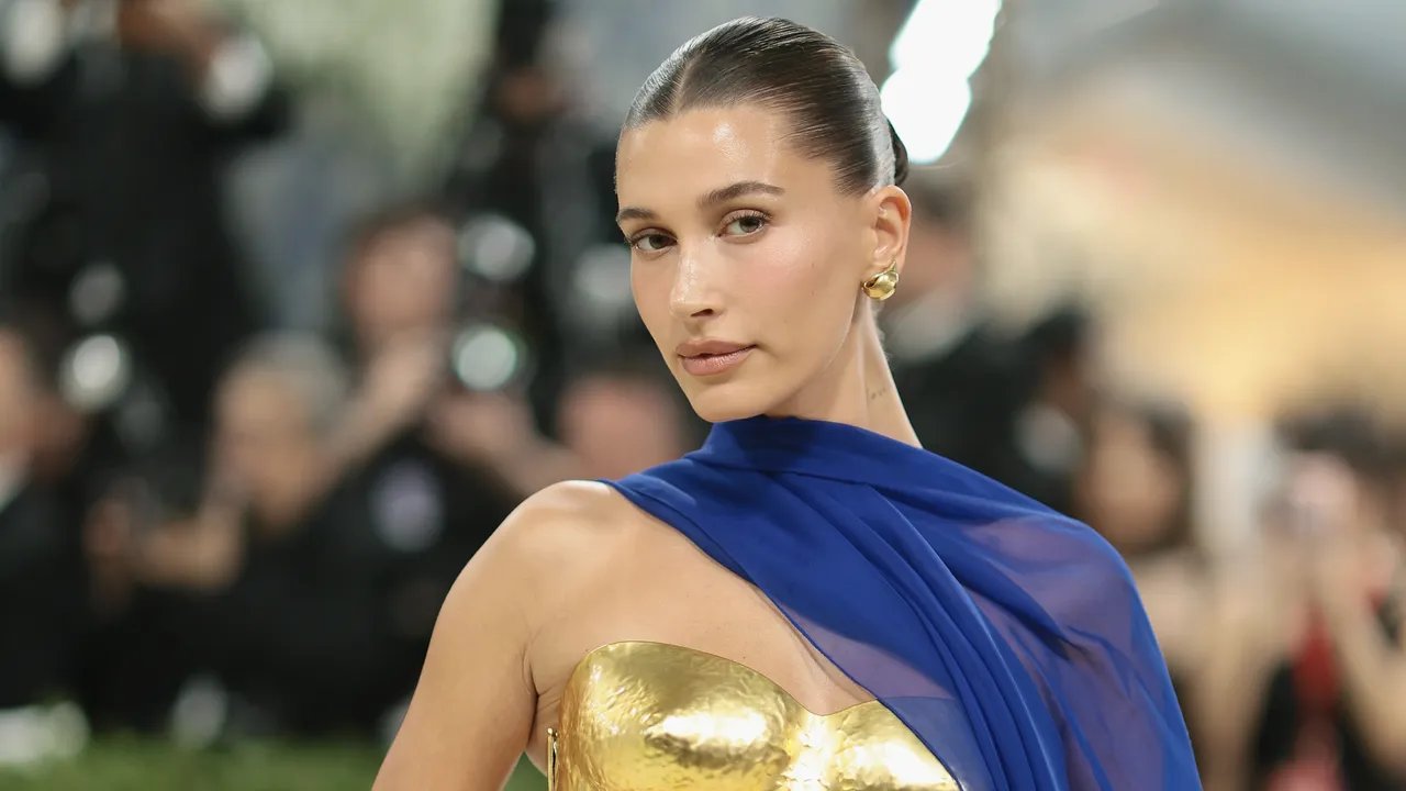 Slicked-Back Hairstyles for Every Hair Type and Face Shape