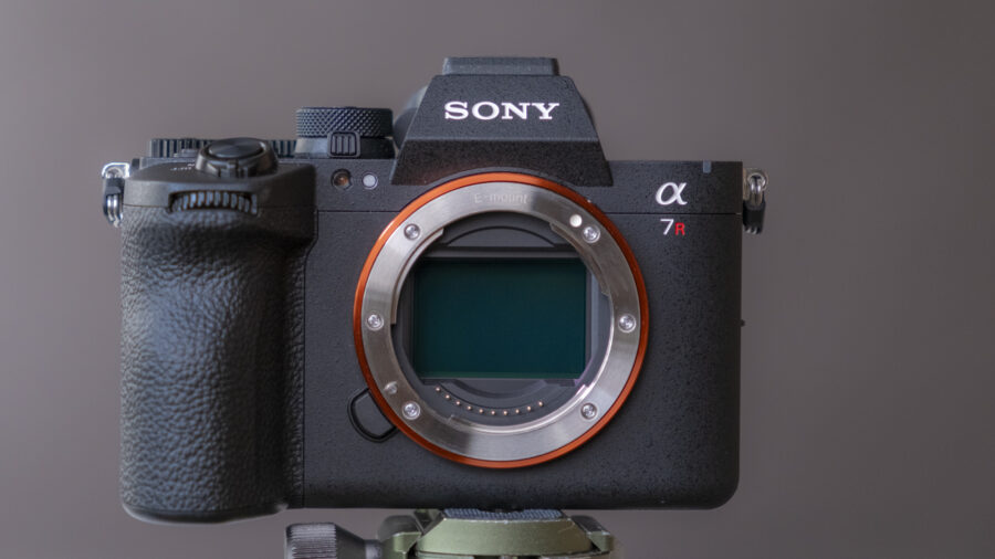 Sony a7R VI vs a1 II: Flagship Speed and Resolution Without the Flagship Price