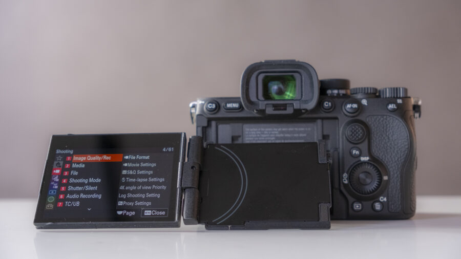 Sony a7R VI vs a1 II: Flagship Speed and Resolution Without the Flagship Price