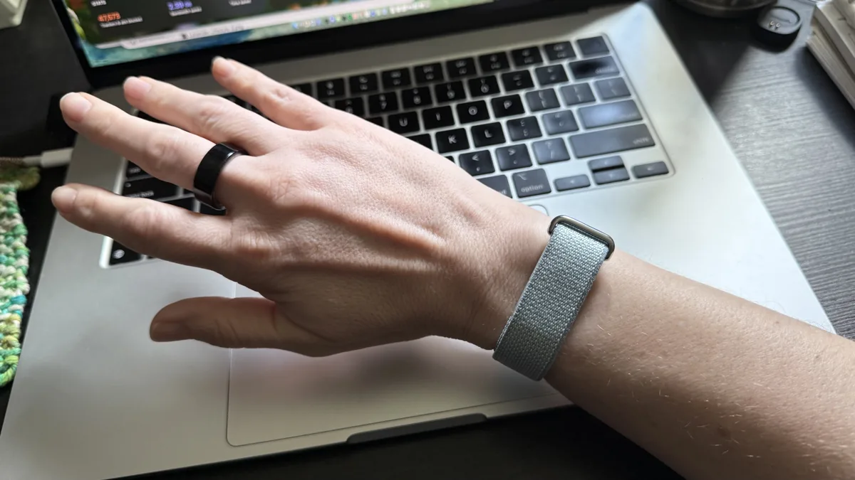 Fitbit Air’s Subtle Design Is a Game-Changer for All-Day Comfort
