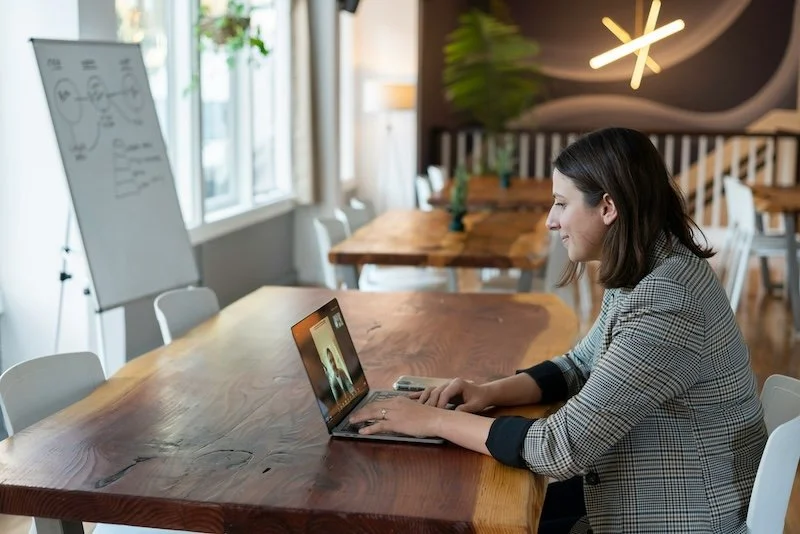 Five Essential Tools to Master Client Acquisition Meetings and Land High-Value Contracts