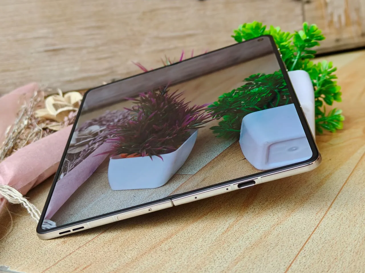 Motorola Razr Fold Review: A First-Generation Book-Style Foldable That Finally Feels Finished