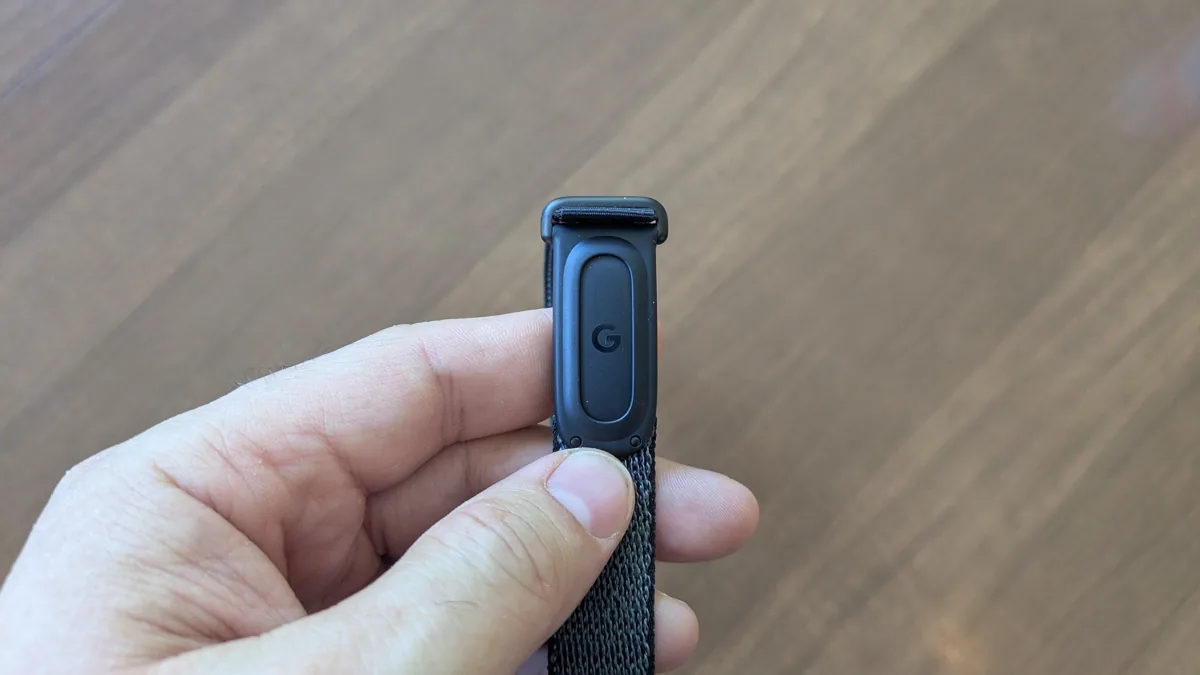 Fitbit Air’s Subtle Design Is a Game-Changer for All-Day Comfort