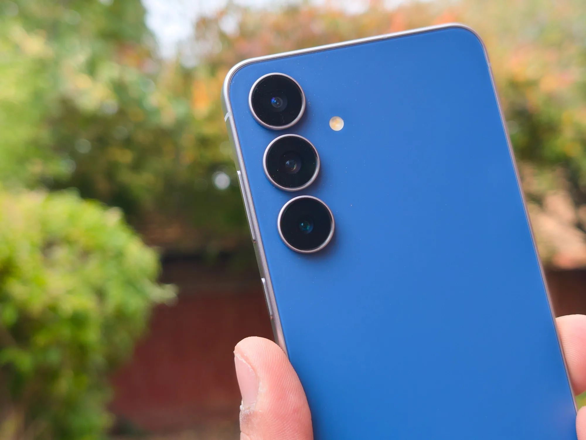 Honor 600 Pro vs Galaxy S25 FE: Dual 200MP Ambition Meets Samsung’s Affordable Flagship Formula