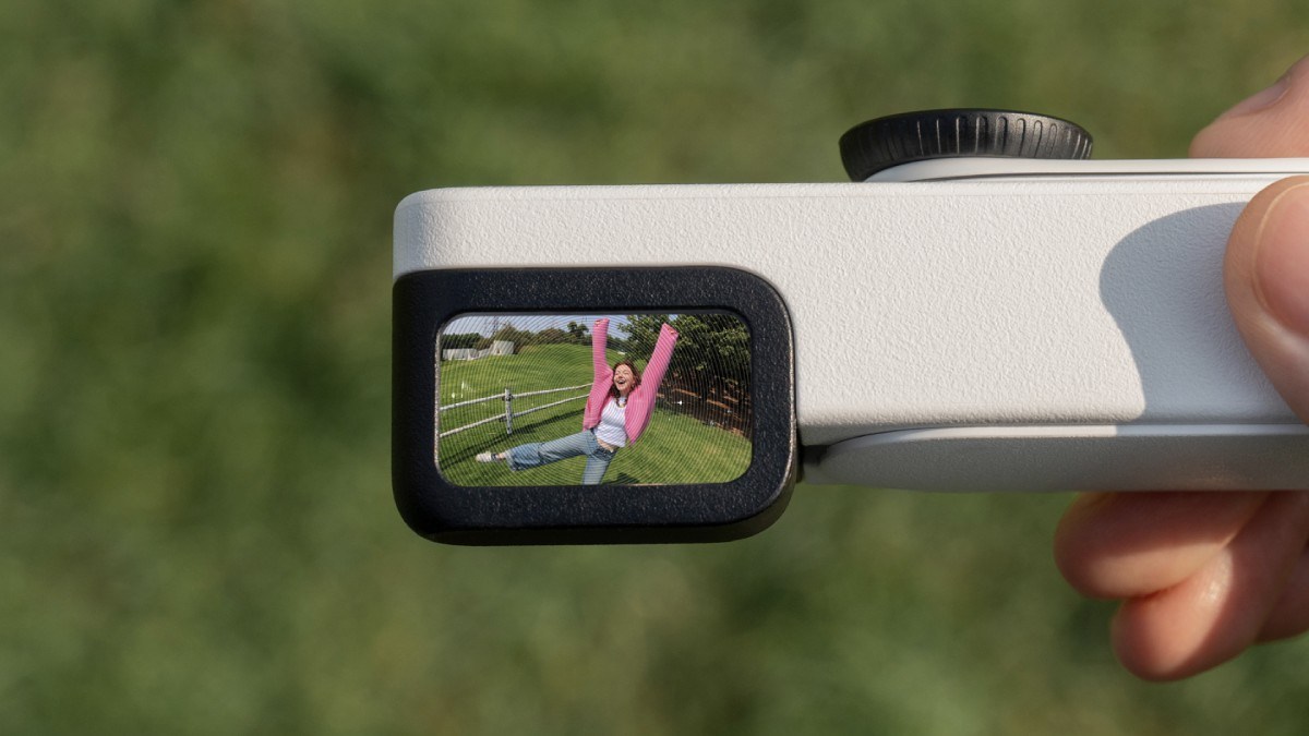Insta360 Go 3S Retro Bundle Ditches the Screen for a Waist-Level View