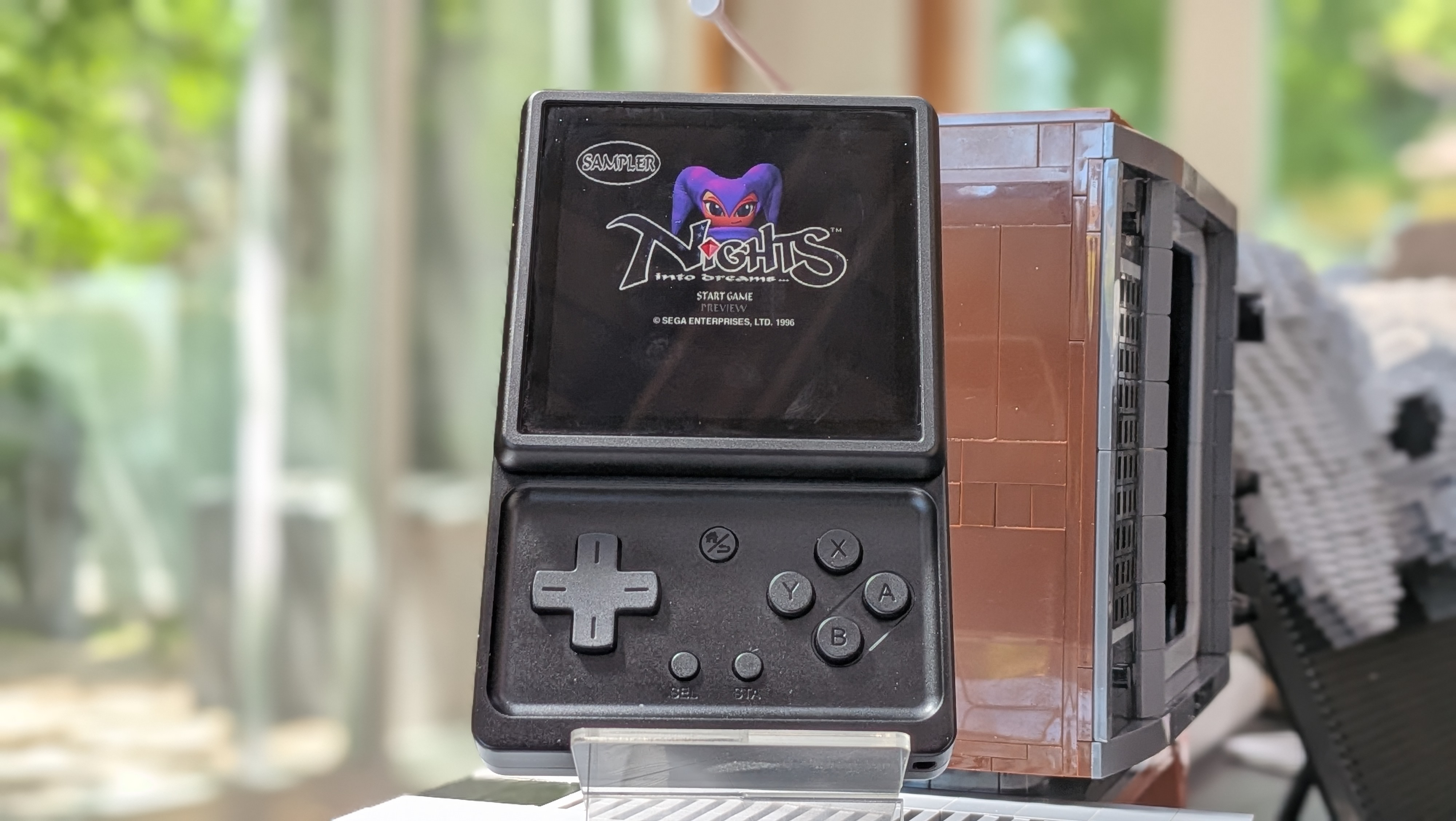 The Swivel Screen Handheld That’s Redefining Retro Gaming Under $90