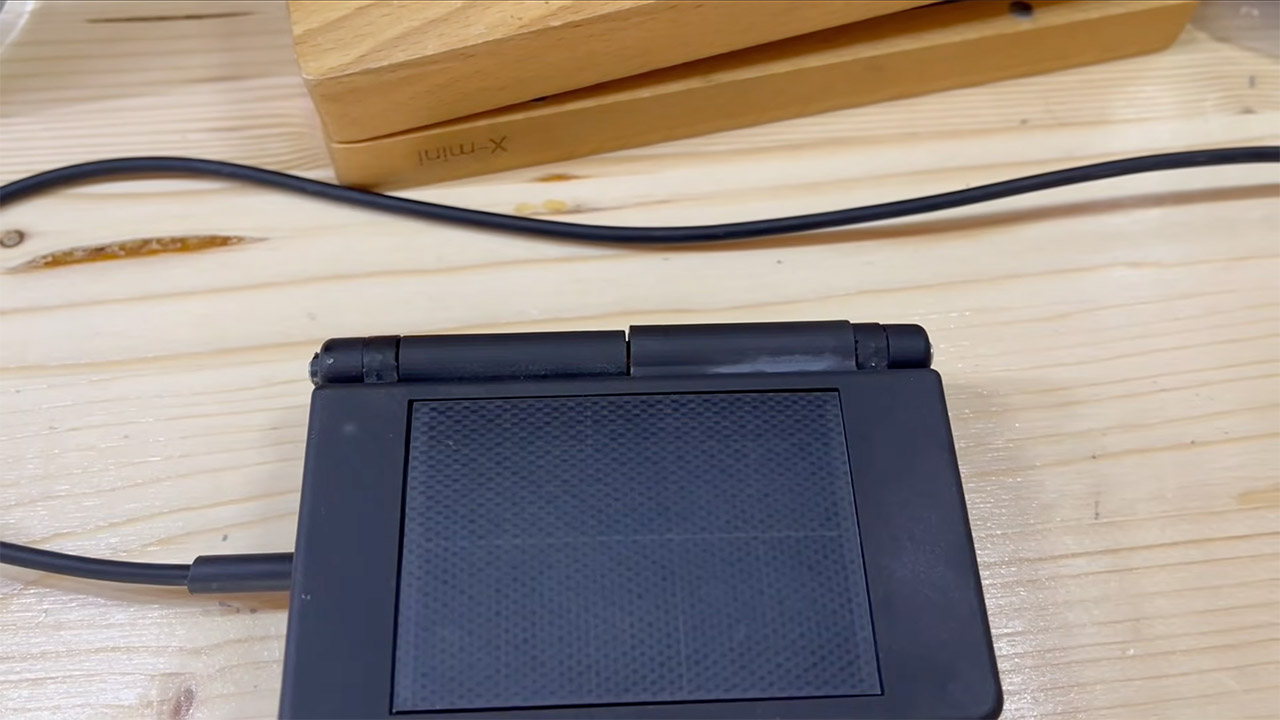 This Pocket-Sized Solar PDA Brings Retro Computing Into the Modern Era