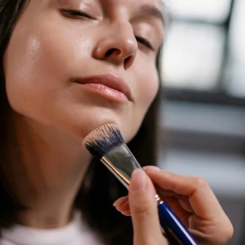 The Sweaty Skin Makeup Trend: A Step‑By‑Step Guide To Fresh, Glossy Glow