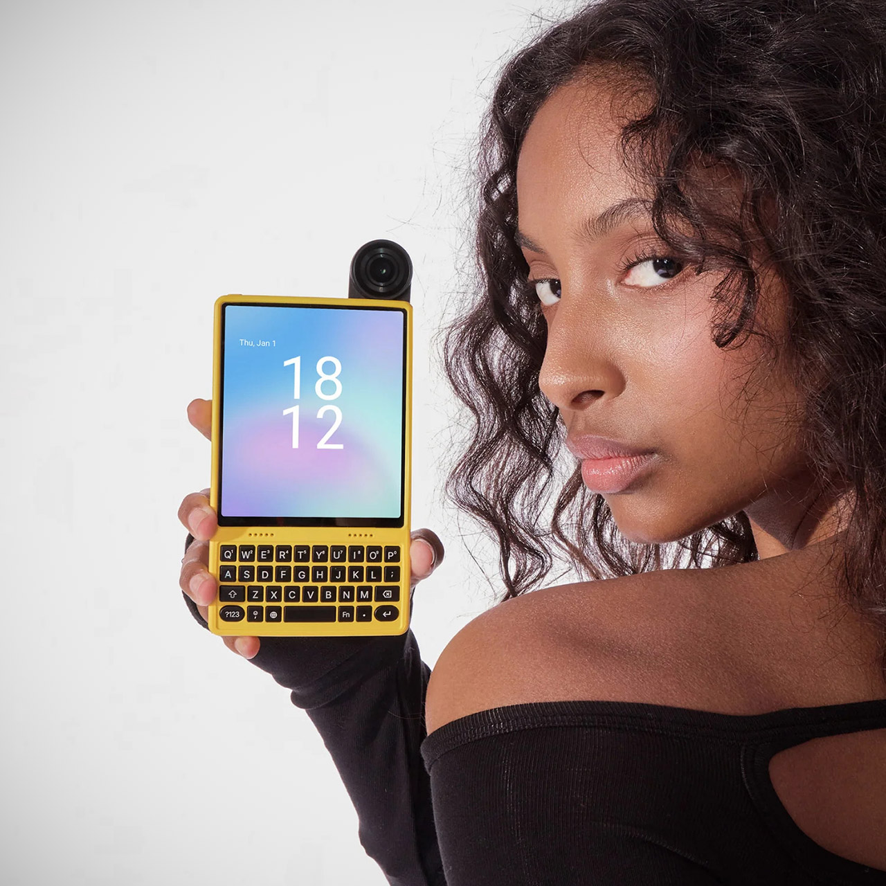 Ultra-Compact Smartphones Are Making a Comeback—Here’s Why Pocket-Sized Phones Matter Again