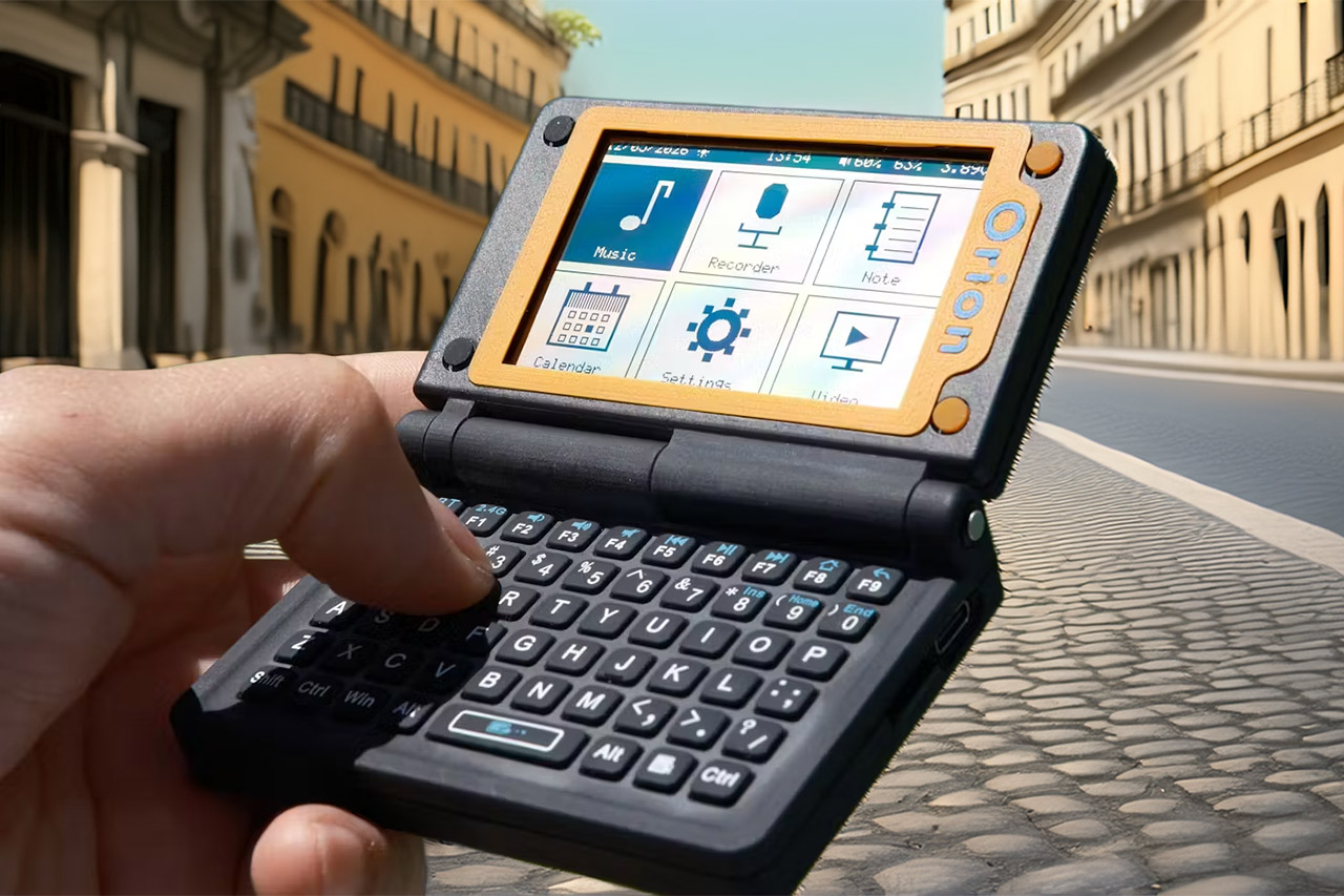 This Pocket-Sized Solar PDA Brings Retro Computing Into the Modern Era