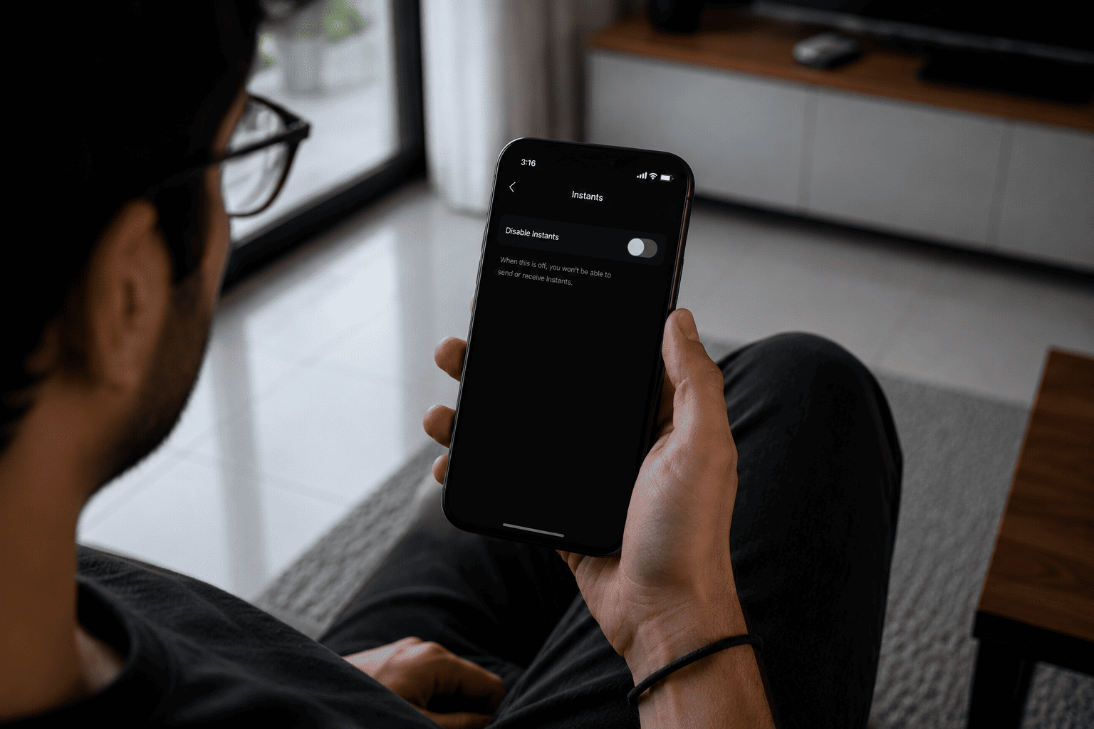 Instagram Instants Keeps Sending Photos Before You're Ready—Here’s How to Take Control