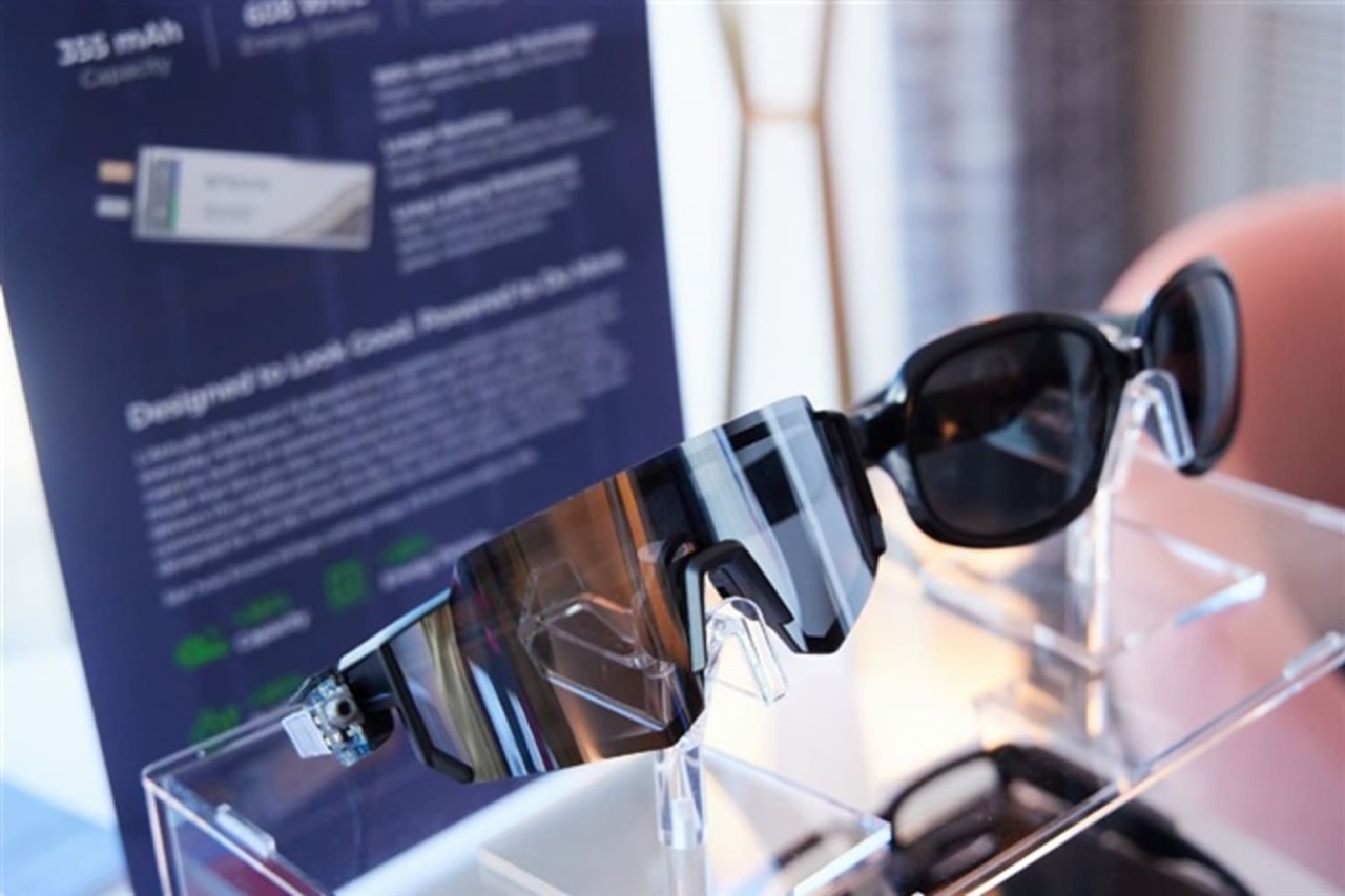 Smart Snow Goggles Are Getting Real: AR Finally Meets the Curved Lens