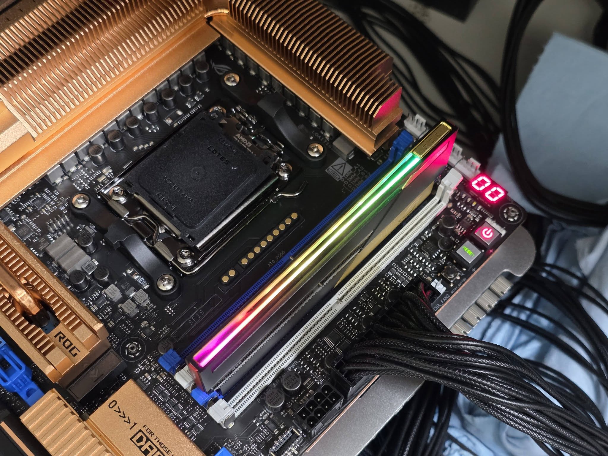 ASUS ROG DDR5 Memory Hits 8800 MT/s: Extreme Overclocking for Gaming and Workstations