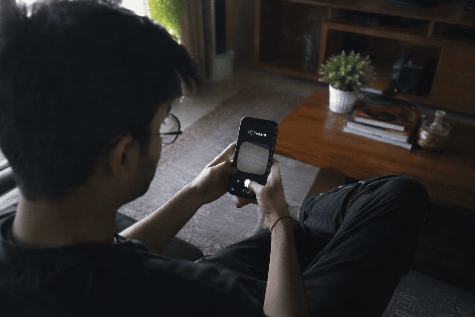 Instagram Instants Keeps Sending Photos Before You're Ready—Here’s How to Take Control