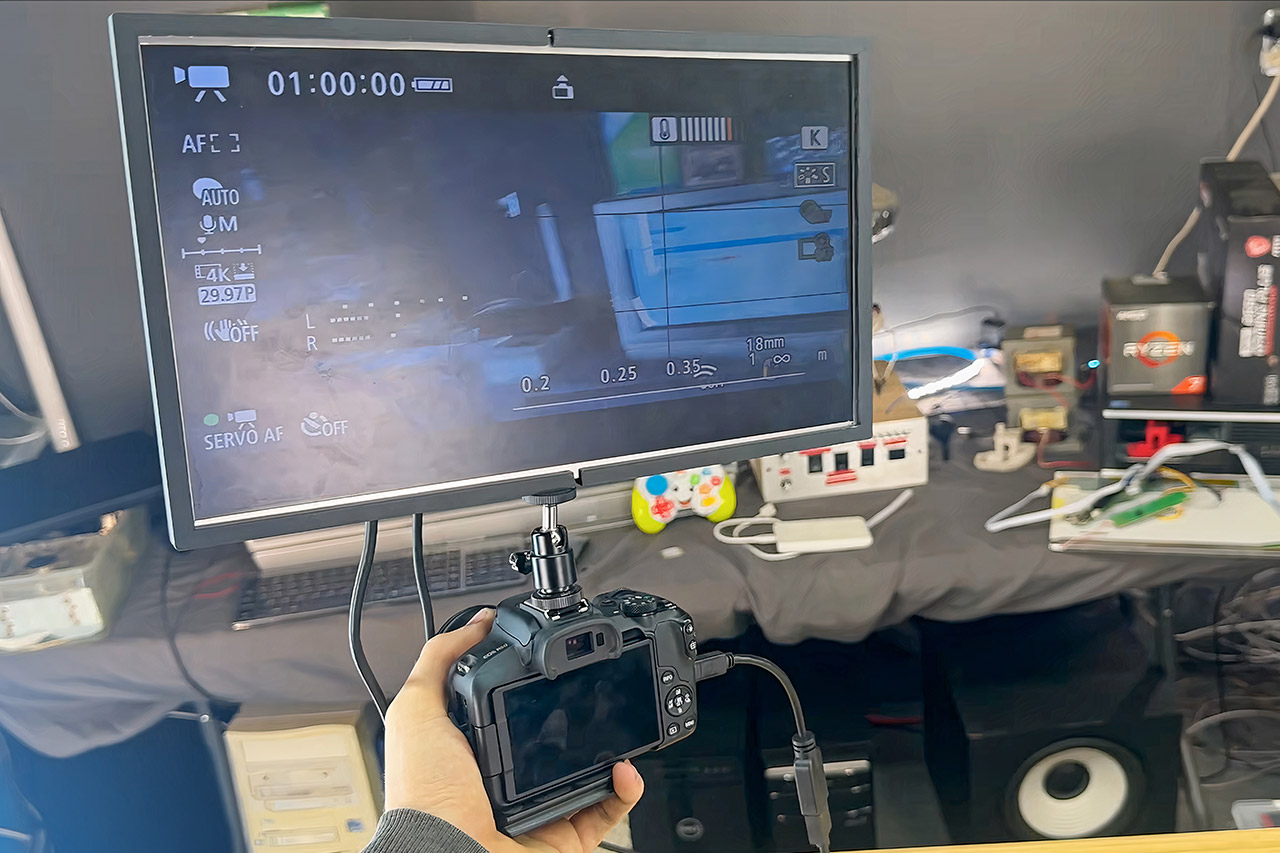 Turn Your Old Laptop Screen Into a Portable Monitor in Minutes