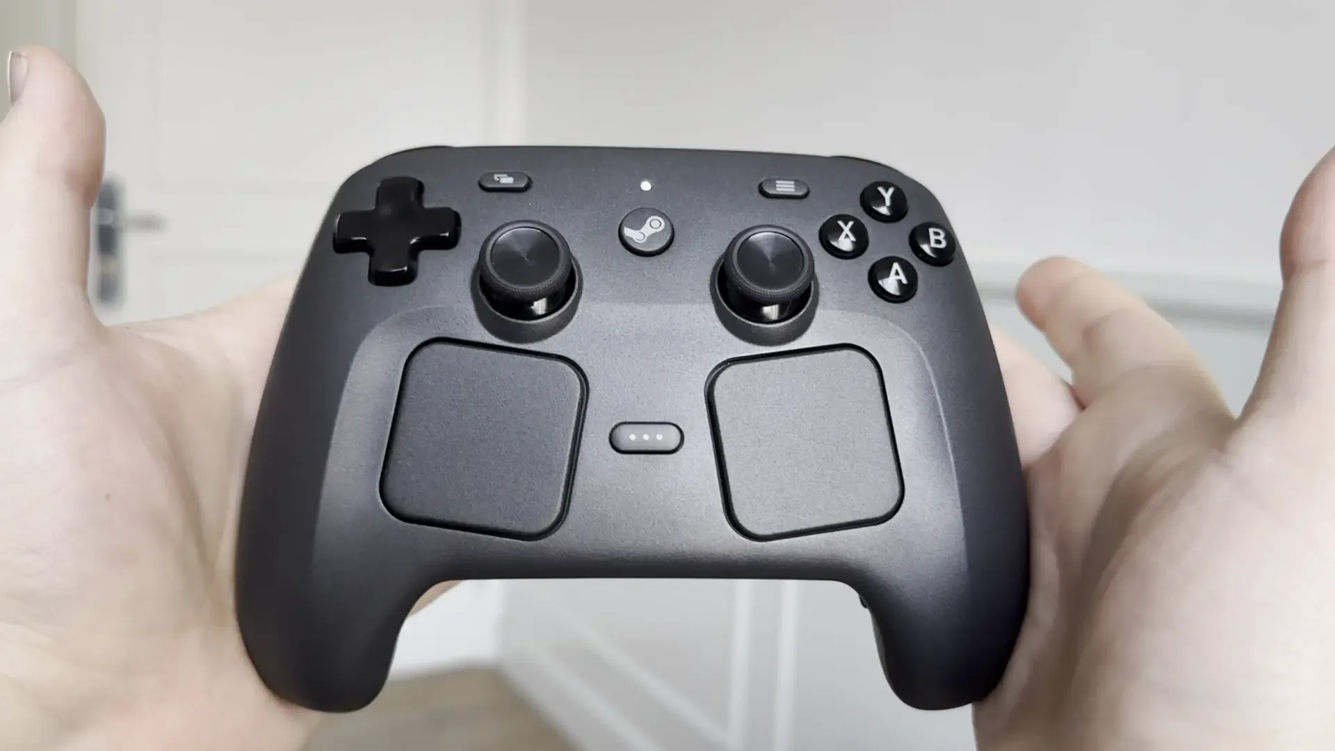 Why the Steam Controller’s Grip Sensors Are Its Most Underrated Superpower