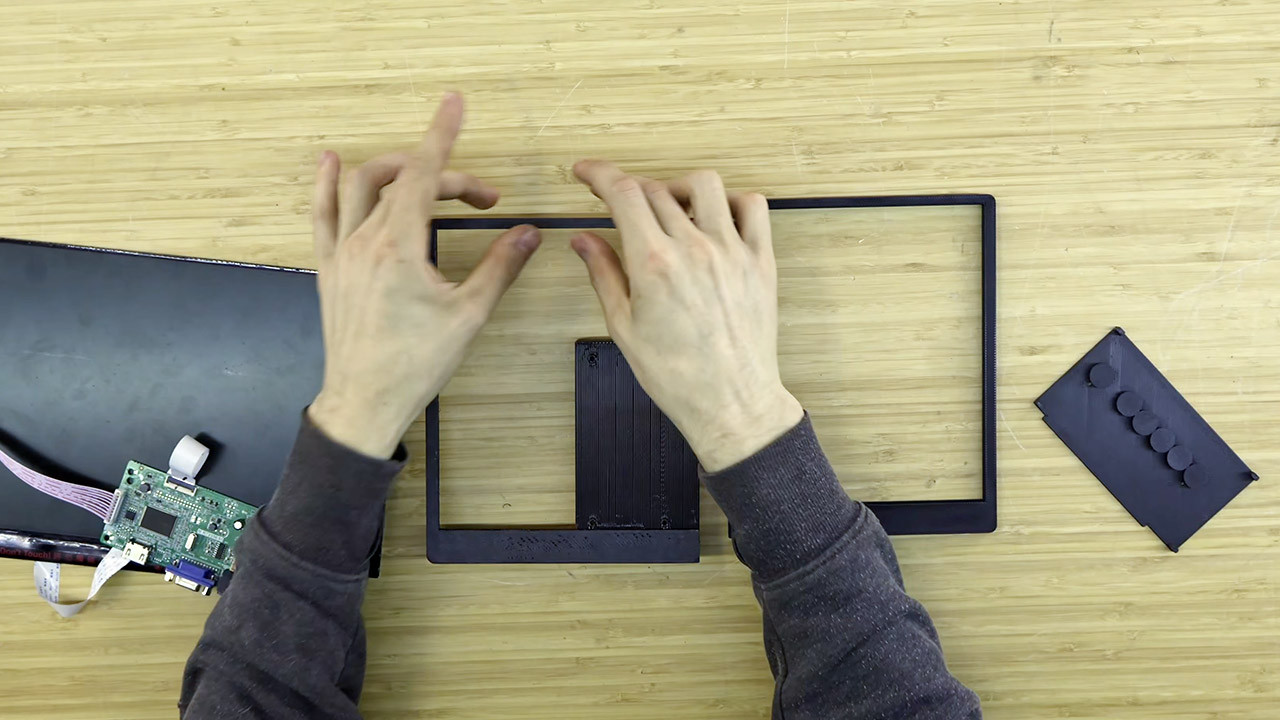 Turn Your Old Laptop Screen Into a Portable Monitor in Minutes