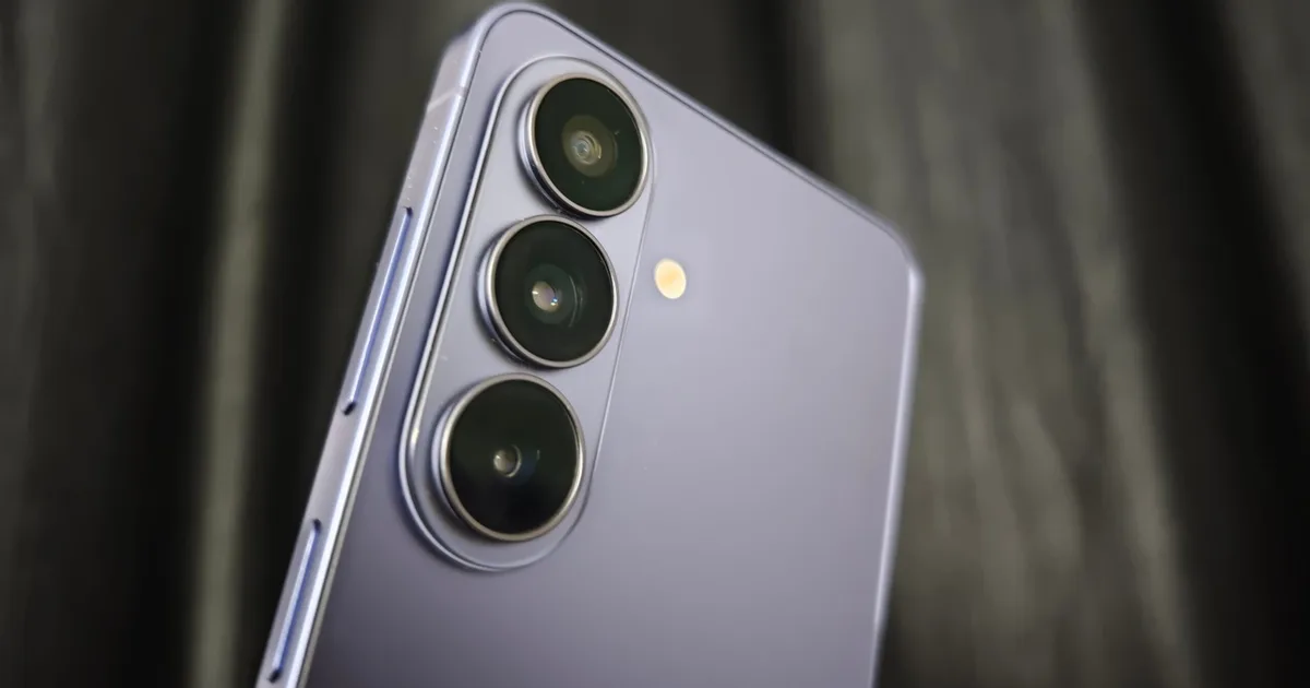 Galaxy AI vs Pixel AI vs Apple Intelligence: Which Phone’s Brain Really Matters Now