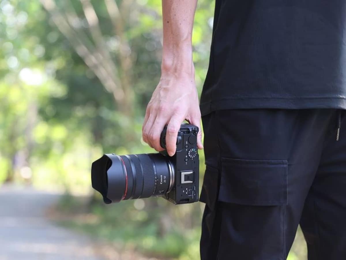 Canon EOS R6 V and RF20-50mm PZ: A Video-First Full-Frame Kit for Solo Creators