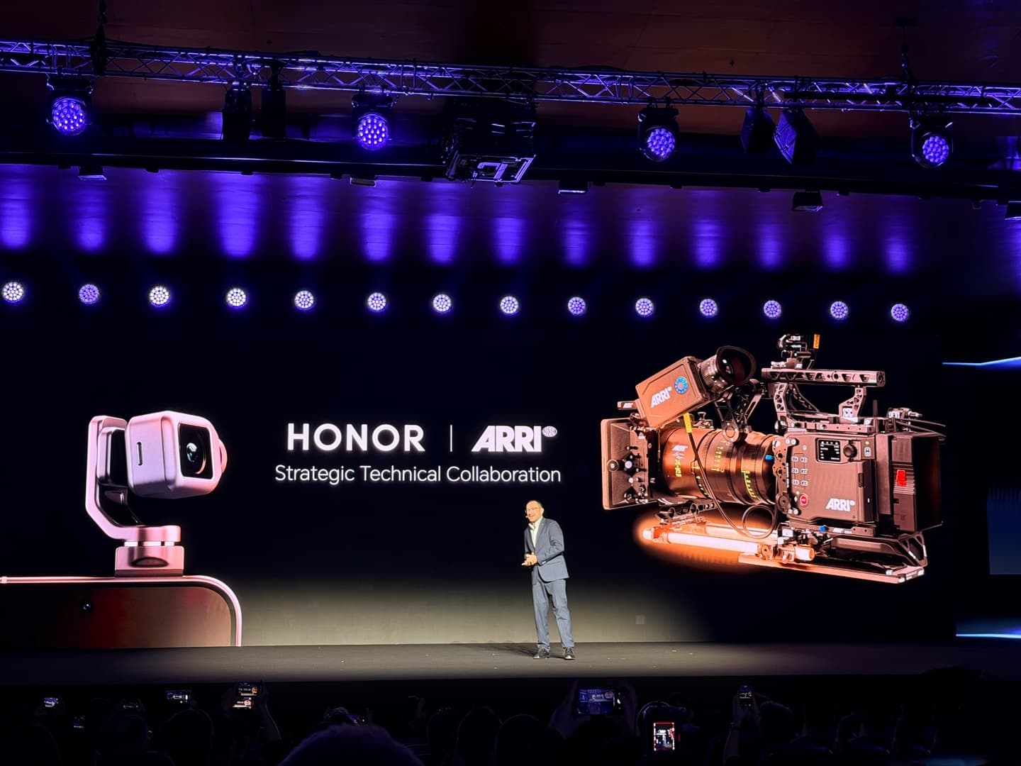 Honor’s Robot Phone Is Coming This Fall With a 4DoF Gimbal Built In