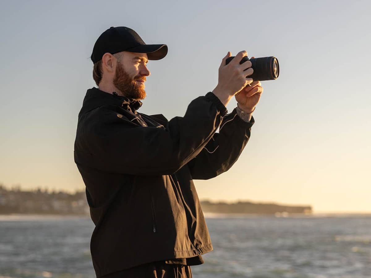 Canon EOS R6 V and RF20-50mm PZ: A Video-First Full-Frame Kit for Solo Creators