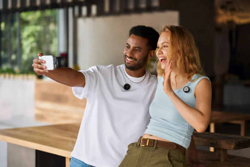 Insta360 Mic Pro’s E-Ink Display Turns Wireless Mics Into Custom Branding Canvas
