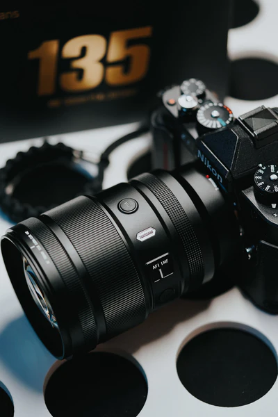 Budget 135mm Prime Lenses Face Off: 7Artisans f/1.8 Challenges Premium Telephotos