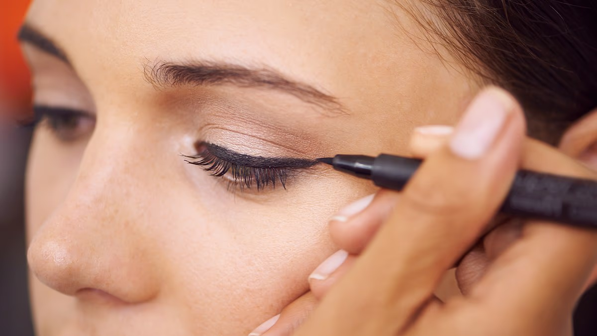 The Eyeliner Hack That Instantly Lifts Hooded Eyes