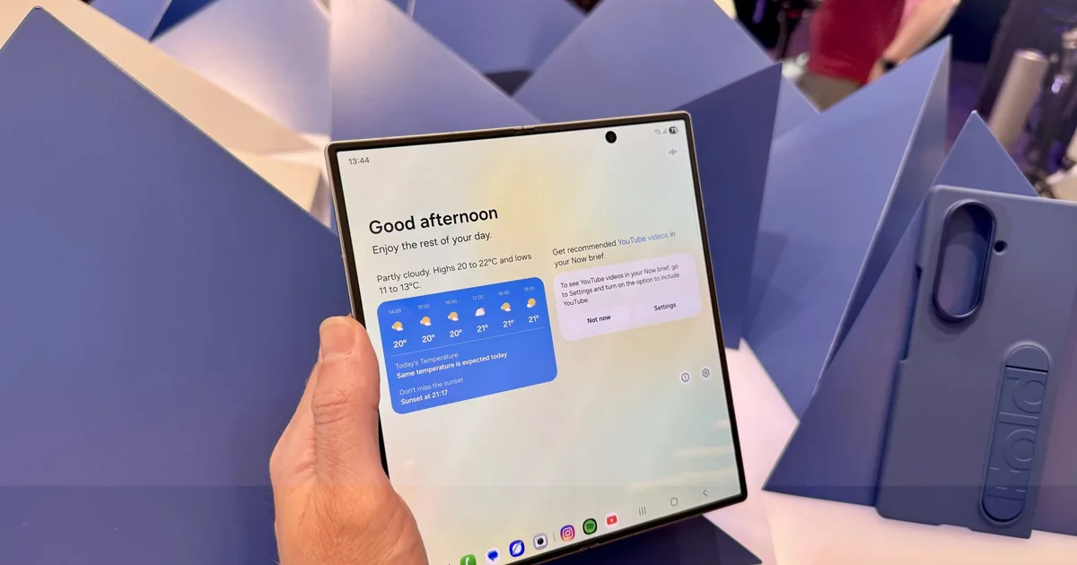 Galaxy Z Fold 8 Bets on Refinement Over Spectacle as Costs Climb