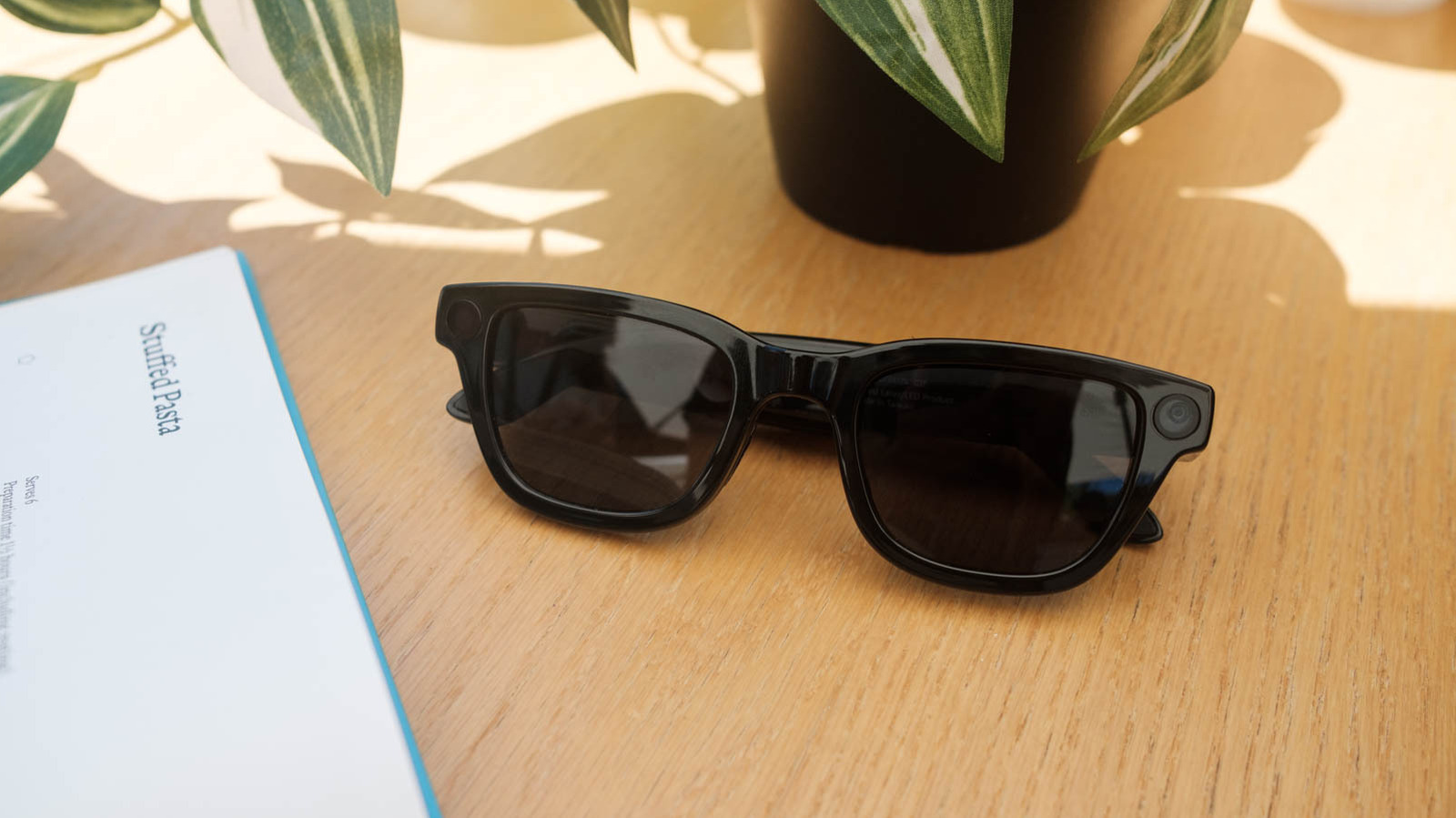 Google’s Android XR Glasses Put Real Pressure on Meta and Apple