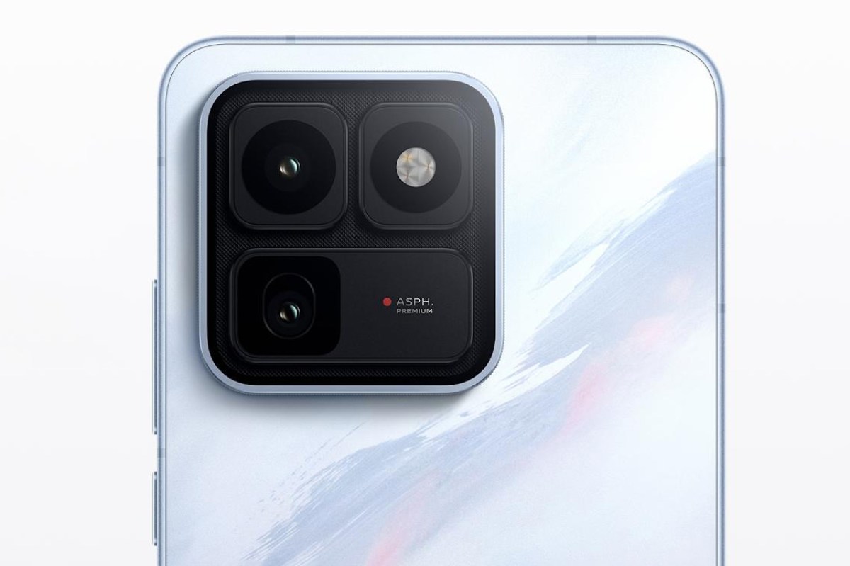 iQOO 15T Gaming Phone Packs 8,000mAh Battery and Custom Q3 Chip—Here’s What Makes It Stand Out