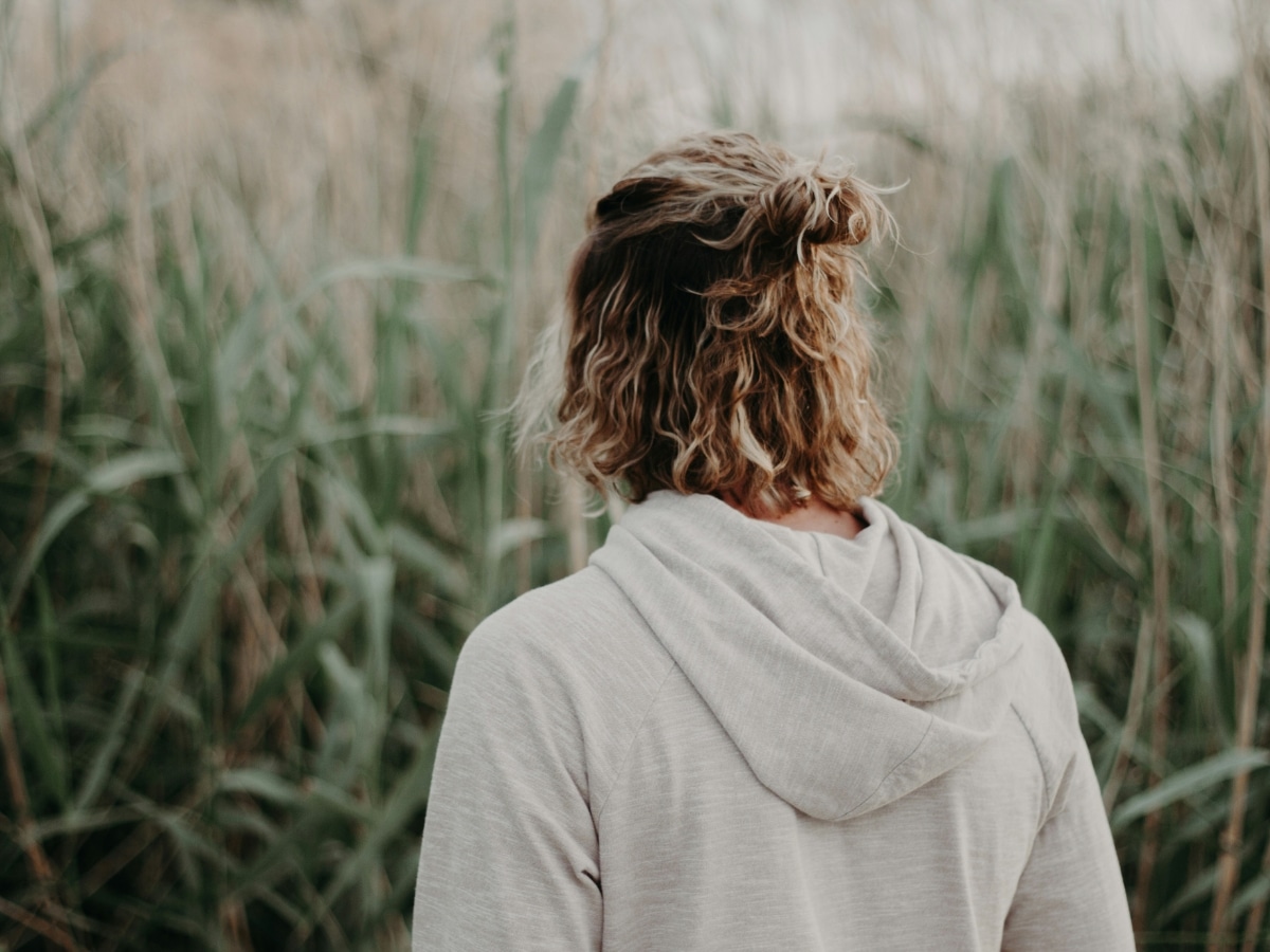 How to Navigate the Awkward Phase of Growing Men’s Long Hair