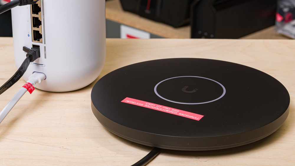 Enterprise Wi‑Fi 7 Access Points vs Backhaul Options for Large Office Networks