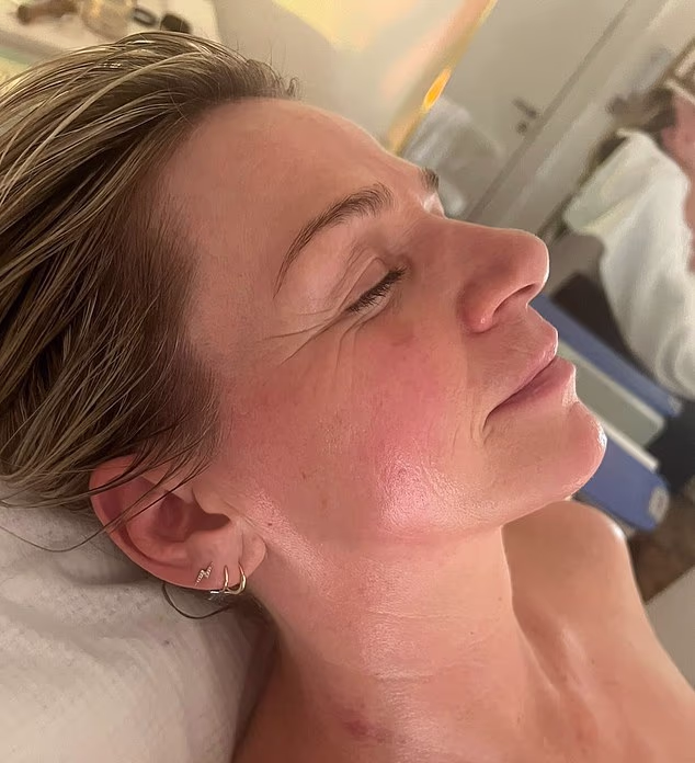 The Jaw Massage That Relieves Pain and Tightens Skin: What Experts Say About This Trending Treatment