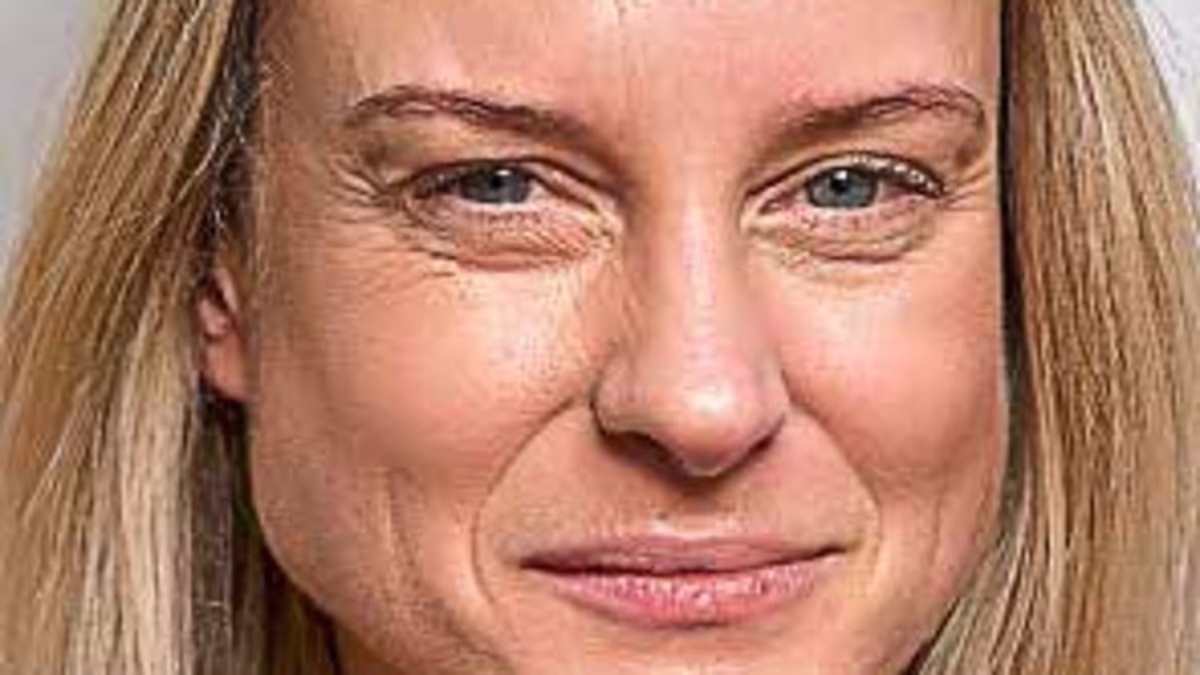 The Jaw Massage That Relieves Pain and Tightens Skin: What Experts Say About This Trending Treatment