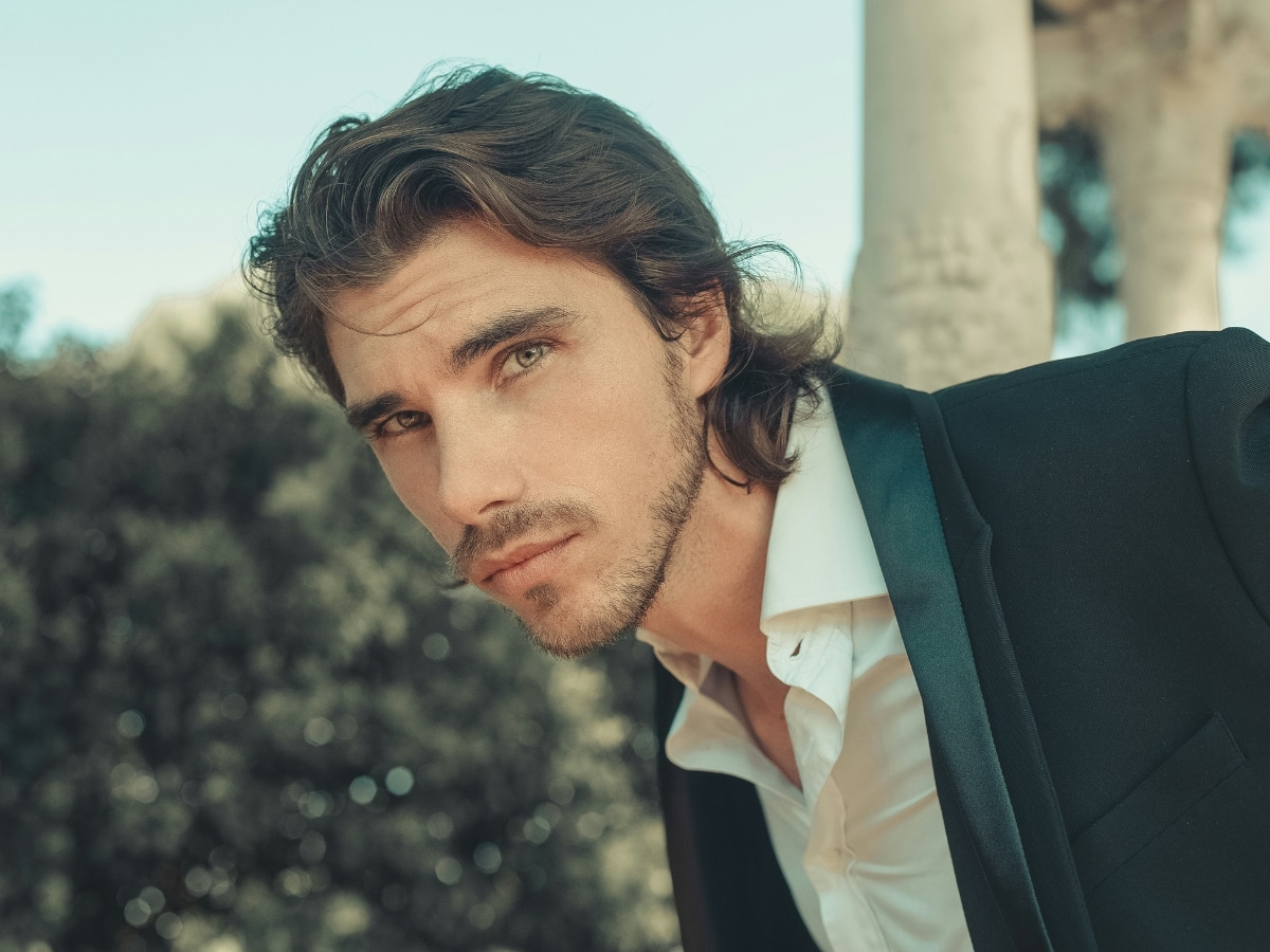 How to Navigate the Awkward Phase of Growing Men’s Long Hair
