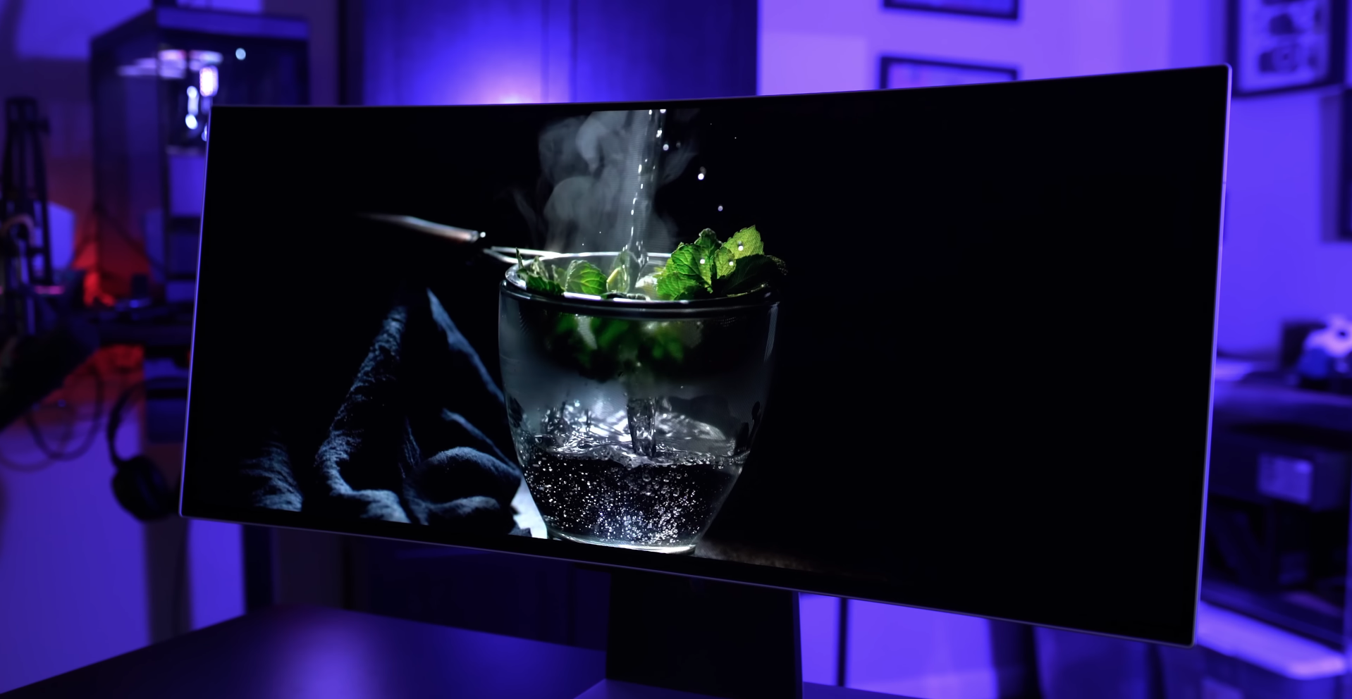 Samsung’s Odyssey 6K Monitor Redefines High-Resolution Gaming With 165Hz and DisplayPort 2.1