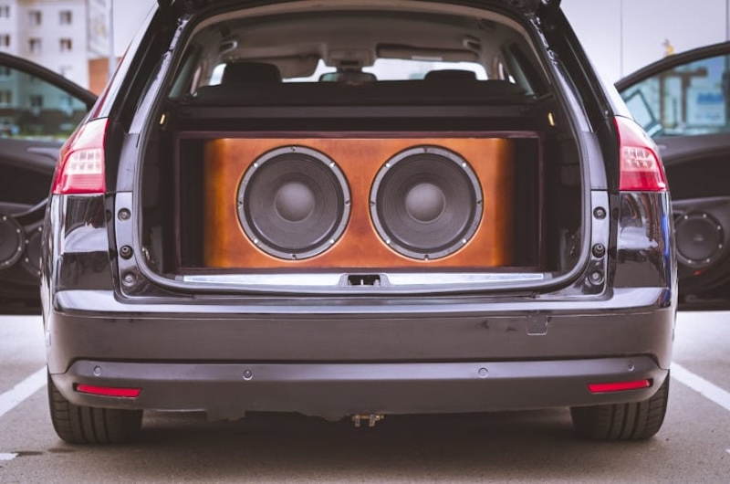 How to Design a Professional Car Audio Soundstage: Speaker Positioning and Acoustic Treatment Essentials