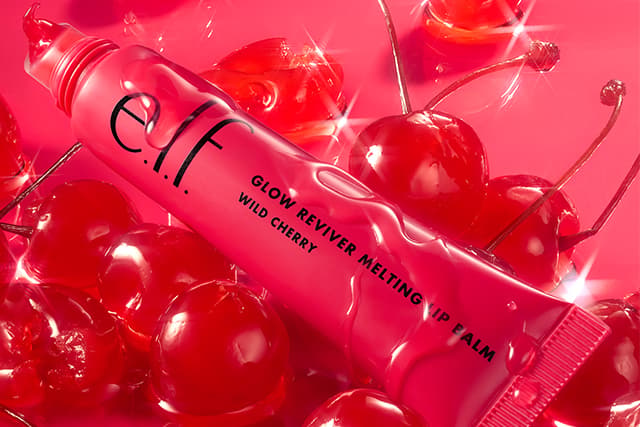 Glossy Lips Are Back: How to Master the Shiny Lip Trend This Summer