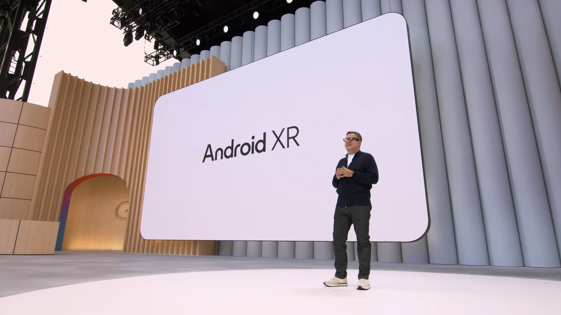 Meta’s Smart Glasses Momentum Meets Google’s Android XR Ambitions