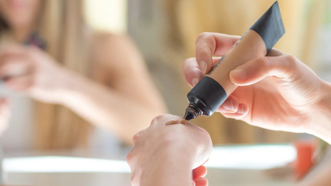 Master Tinted Moisturizer Application: Pro Techniques for a Flawless, Glowing Finish