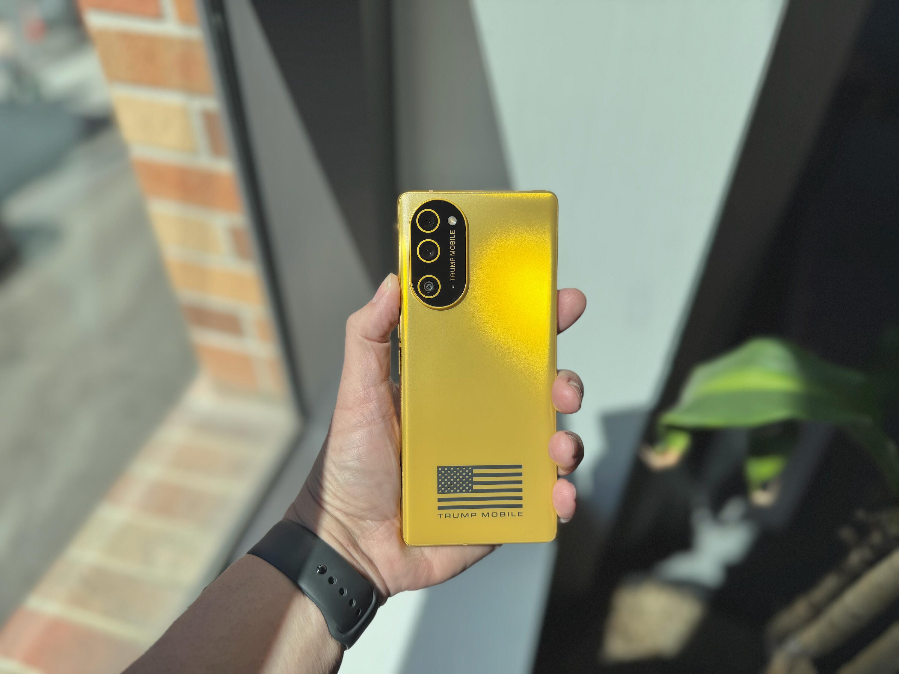 Trump Mobile T1 Review: Gold Hype, Aging Hardware