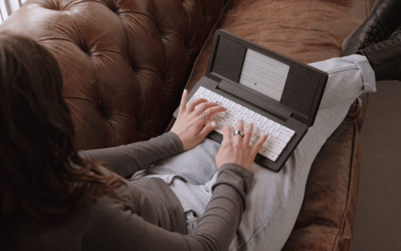 Zerowriter Fold Brings Back the Typewriter Feel With E Ink and Mechanical Keys