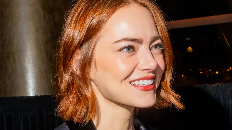 How to Get Emma Stone’s Low-Maintenance Caramel Blonde Without the Salon Commitment