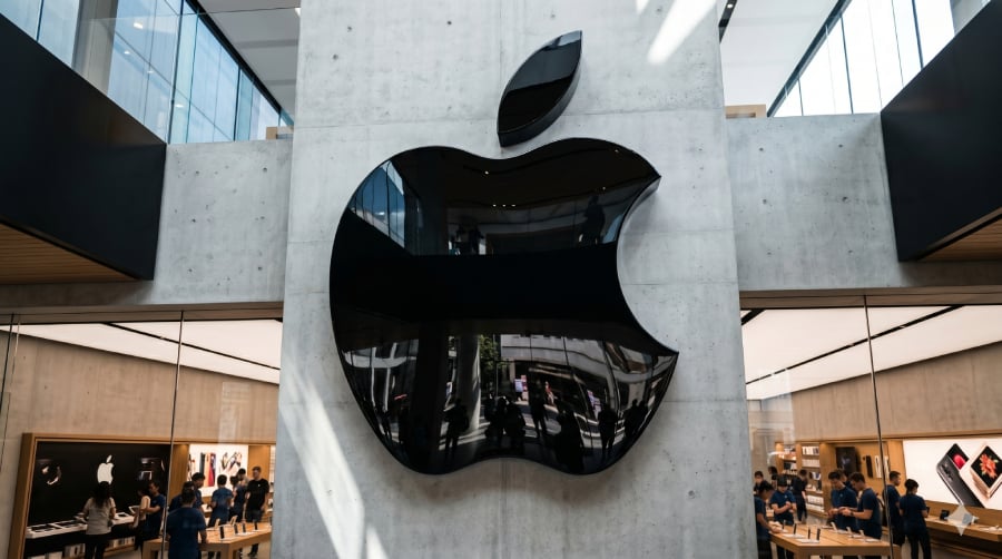 Apple’s Quad-Curved Display Pushes the iPhone Toward a Truly Seamless Front