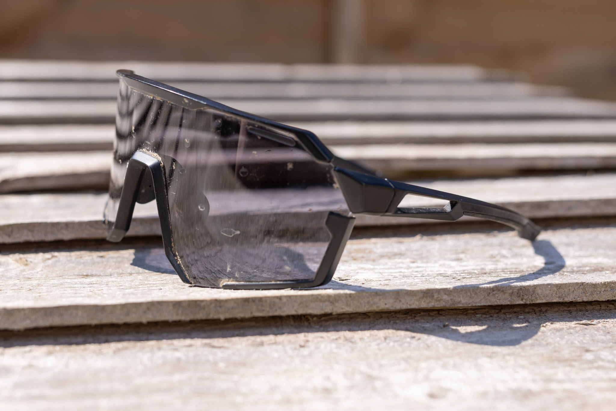 Adaptive Lens Technology for Summer: How Photochromic Sunglasses Protect Your Eyes