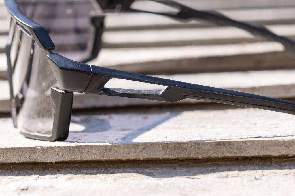 Adaptive Lens Technology for Summer: How Photochromic Sunglasses Protect Your Eyes