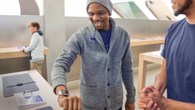 Apple Watch Bets on Smarter Heart Rate Tracking as AI Health Coach Stalls