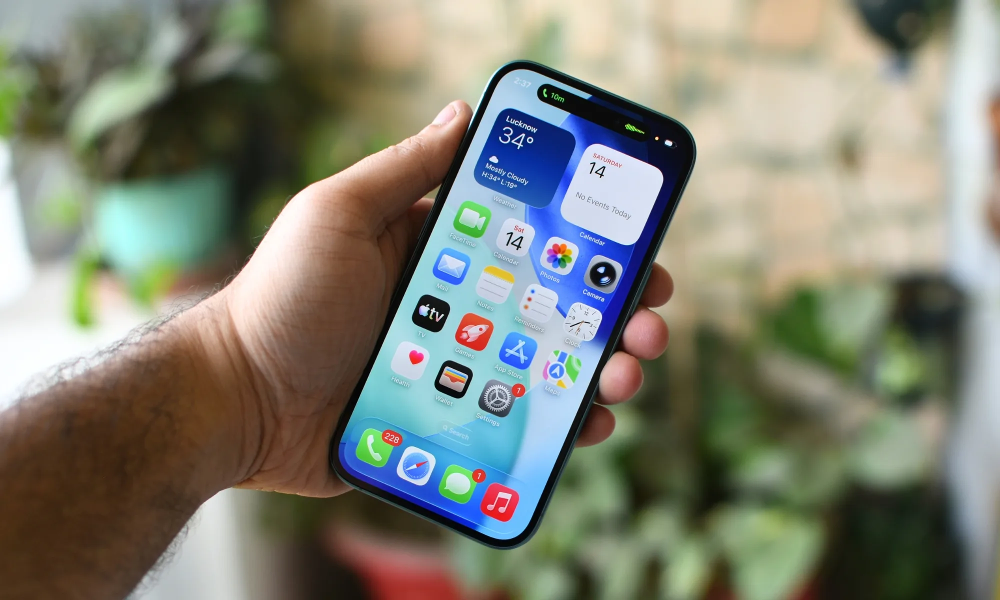 iOS 27 Redesigns AirPods Controls and Opens the Door to Google Cast on iPhone