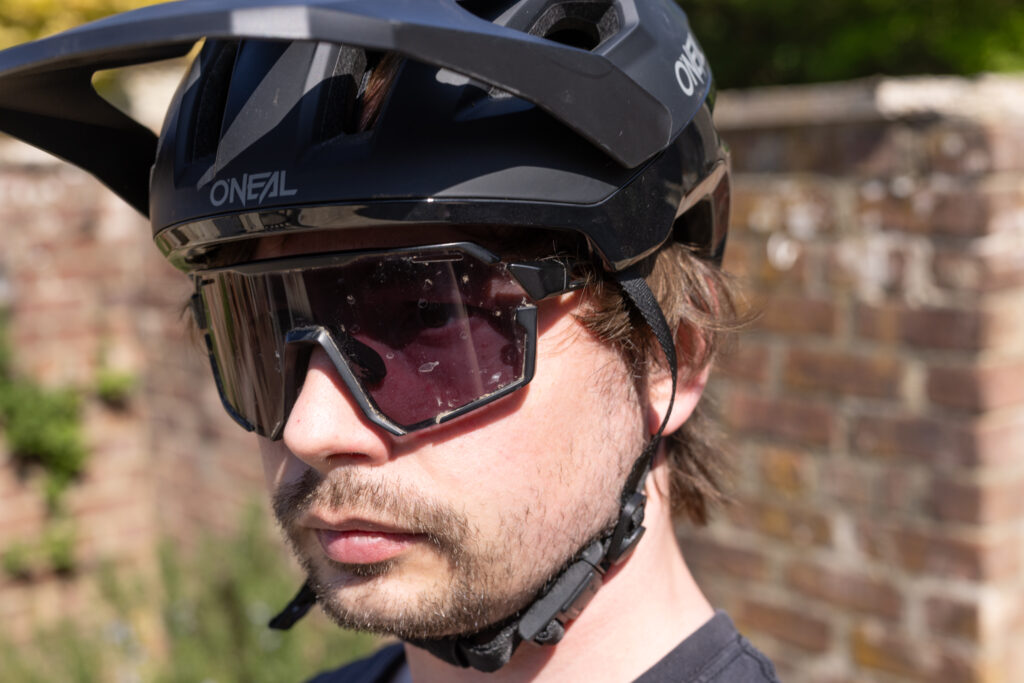 Adaptive Lens Technology for Summer: How Photochromic Sunglasses Protect Your Eyes